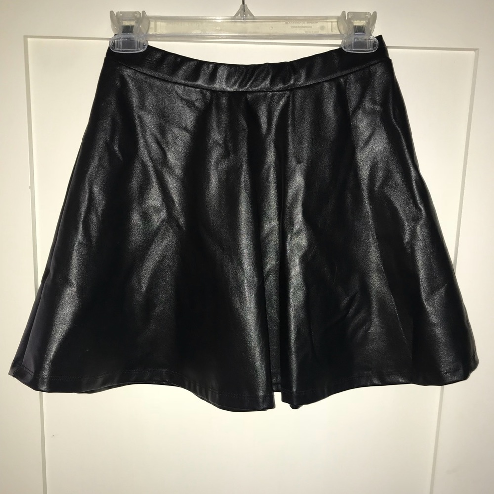 Black (p)leather skirt